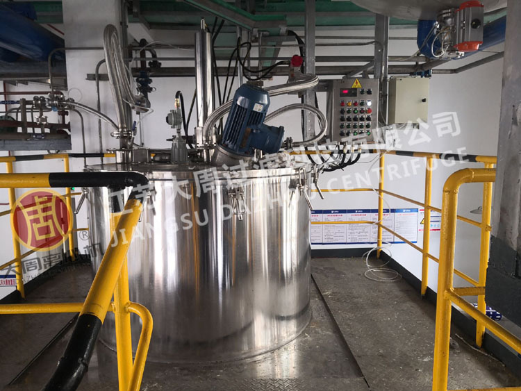 聯(lián)系了一年多，林先生終于付款采購(gòu)刮刀全自動(dòng)離心機(jī)