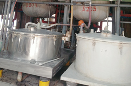 不銹鋼離心機(jī)與襯塑離心機(jī)